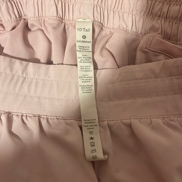 LULULEMON HOTTY HOT SHORTS IN STRAWBERRY MILKSHAKE!!🍓🥛 - Picture 6 of 8